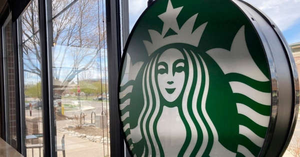 Starbucks ya no exigirá a sus empleados estar vacunados contra Covid-19