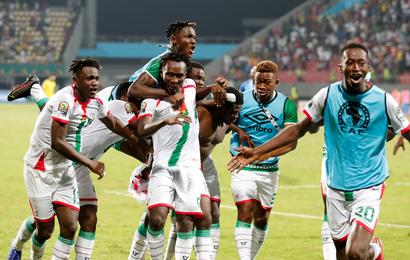 Los penaltis llevan a Burkina Faso a cuartos