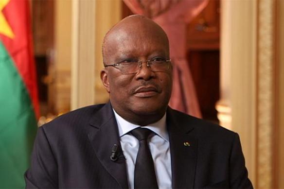 El Gobierno de Burkina Faso impone un toque de queda tras el motín militar