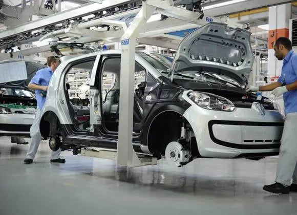 Industria automotriz mexicana enumera 'desventajas' de la reforma eléctrica