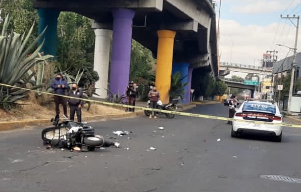 Motociclista muere al derrapar en Tenayuca