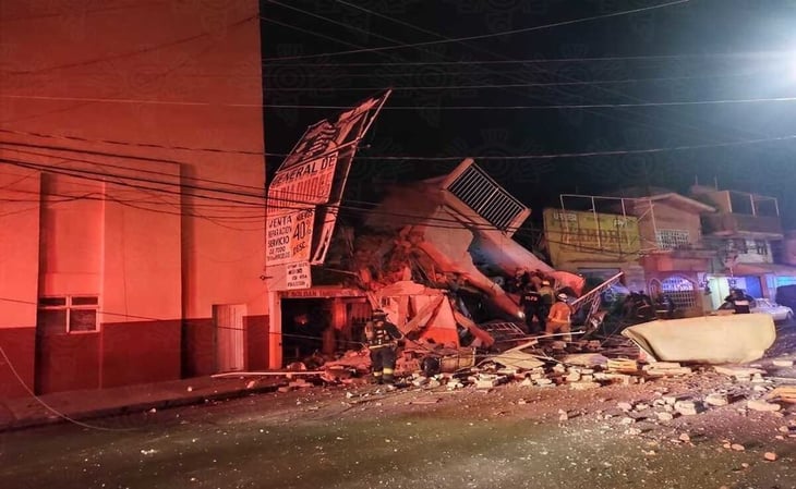 Fuerte explosión por acumulación de gas LP derrumba edificio en Puebla