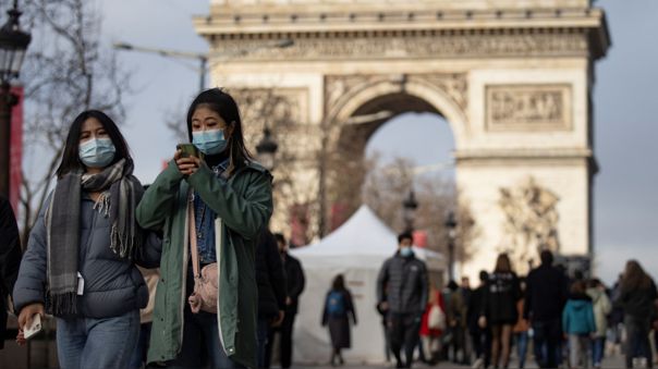 Francia supera una vez más los 400,000 contagios de COVID en 24 horas