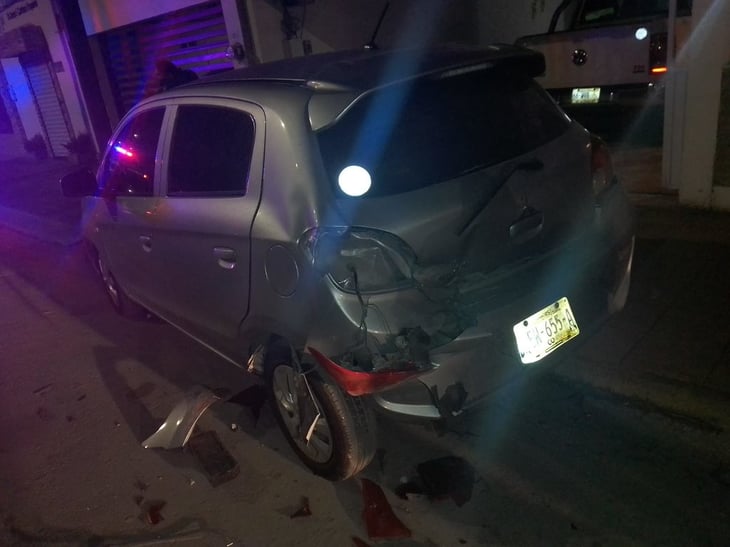 Una conductora no logra frenar a tiempo y choca a otro automóvil en Monclova