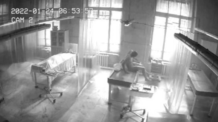 VIDEO: El impactante momento en que un hombre, supuestamente muerto, se levanta en una morgue