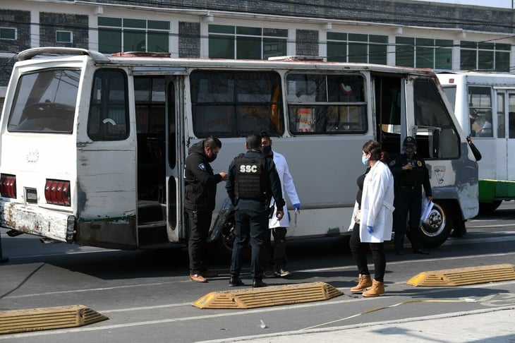 Pasajeros enfrentan a asaltantes de transporte público en CDMX