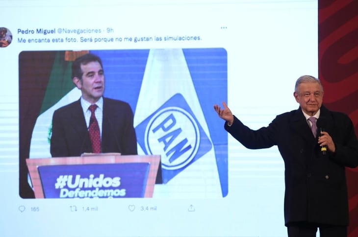 AMLO crítica a Lorenzo Córdova por ir a plenaria de los diputados del PAN