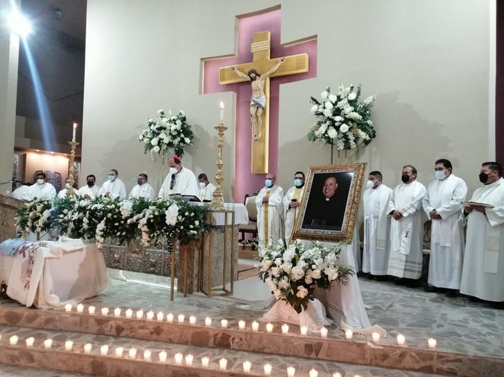 Obispo oficia misa exequial en honor al padre César Augusto