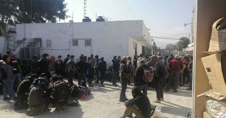 Rescatan a 243 migrantes en Tlalmanalco