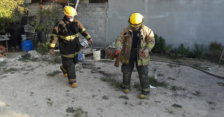 Cilindro de gas termina en llamas en Monclova y Bomberos controlan la situación