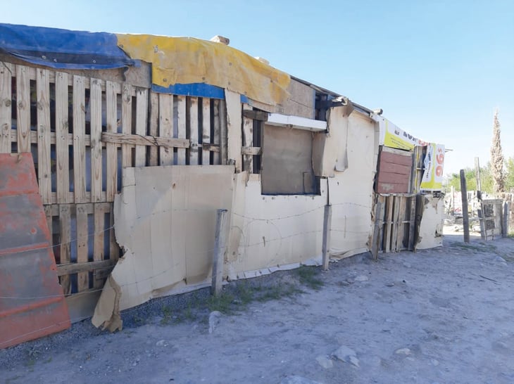 Bomberos refuerza casas de colonias vulnerables de Monclova 