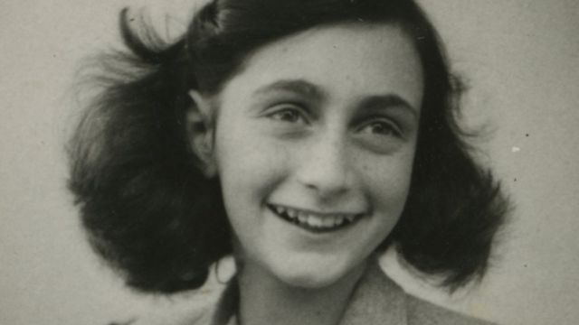 Editorial admite falta 'postura crítica' con el supuesto traidor a Ana Frank