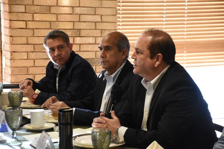Alcalde Hugo Lozano participa en mesa de economía en la RC