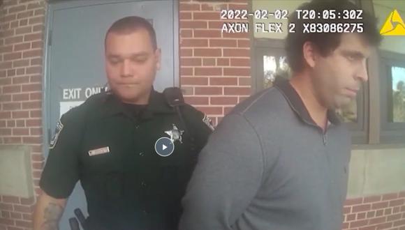 Arrestan a un profesor de Florida por besar a una alumna de 15 años en clase