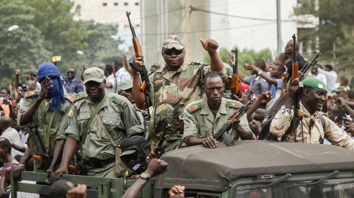 Miles de malienses se manifiestan para exigir salida de tropas de Francia
