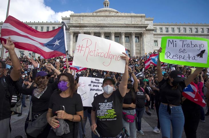 Miles de maestros piden en Puerto Rico mejoras salariales y en las pensiones