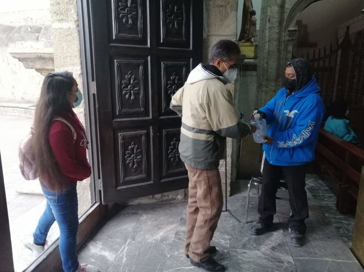 Vigilantes COVID-19 se ausentan y cierran iglesia de Monclova 