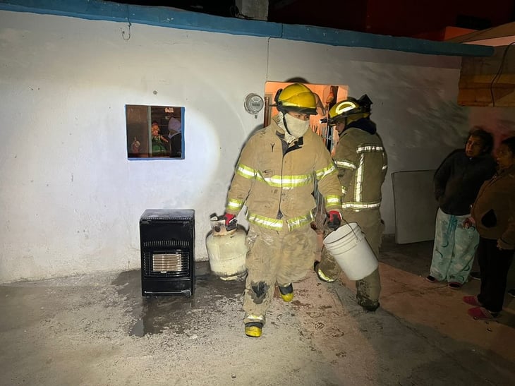 Tanque de gas butano a punto de explotar en incendio de domicilio en Monclova