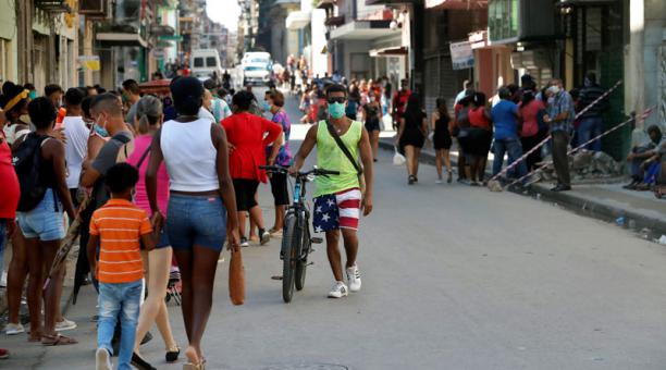 Cuba registra 1,018 casos de COVID-19, la menor cifra diaria en más de un mes