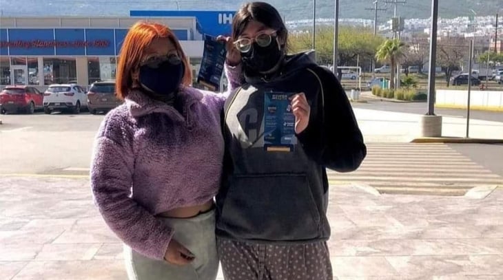 Fans de Bad Bunny hacen fila en Monterrey sin dinero y salen con boleto en mano