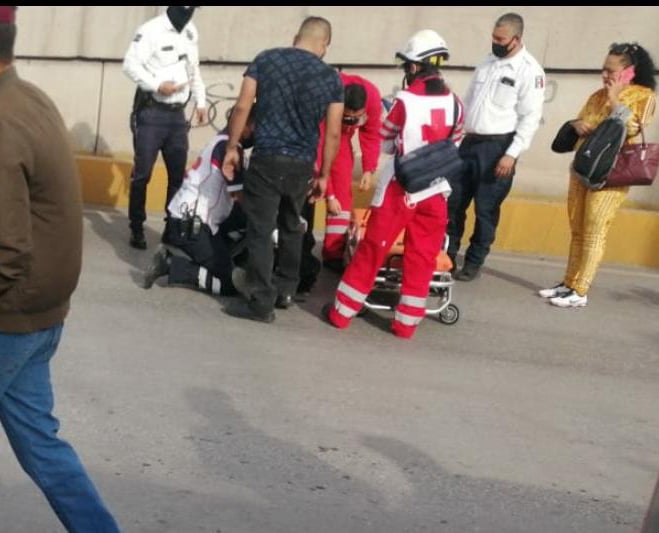 Conductora atropella a motociclista en el bulevar Pape de Monclova