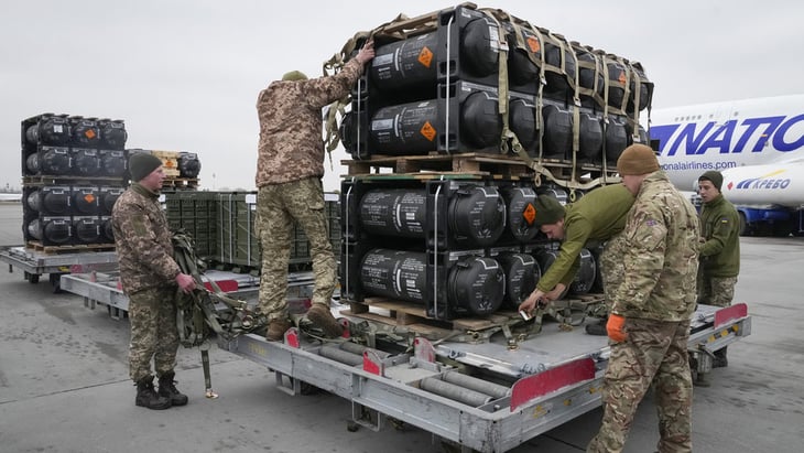 EU entrega más de 200 toneladas de armamento a Ucrania