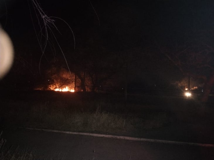 Incendio en el deportivo Ahmsa de Monclova causó miedo de vecinos que temían les llegara el fuego