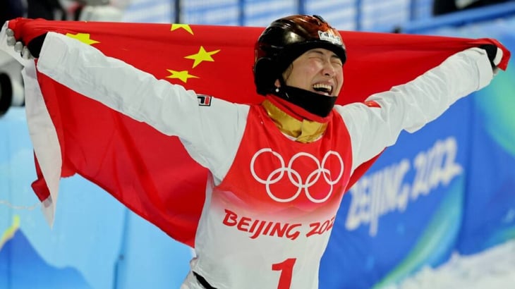 La china Xu Mengtao logra el oro en 'aerials' y su segunda medalla en Pekín