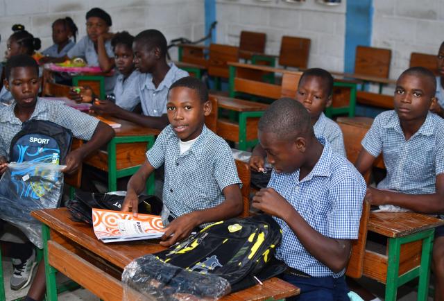 Denuncian hay más de 1,000 escuelas sin reconstruir tras terremoto en Haití