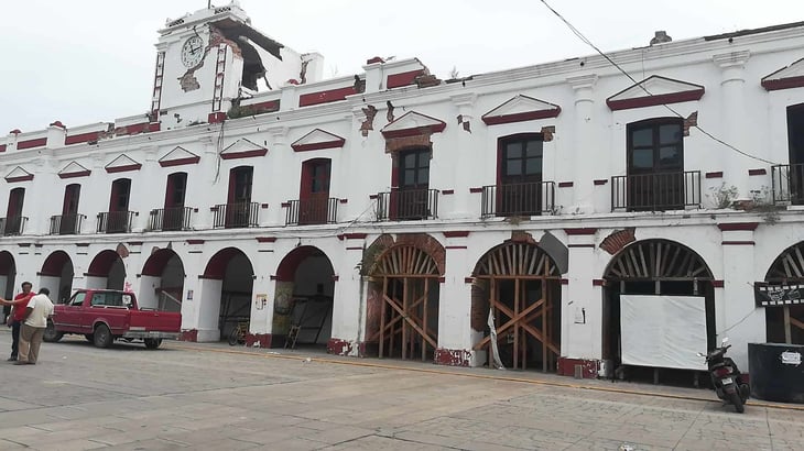 Irrumpen hombres armados palacio de Juchitán