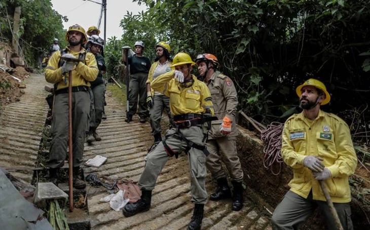 A 104 Aumenta las muertes por desplazamientos de tierra en Río de Janeiro