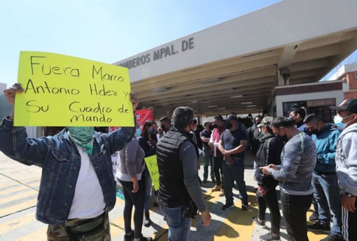 Bomberos y personal de Protección Civil protestan en Toluca