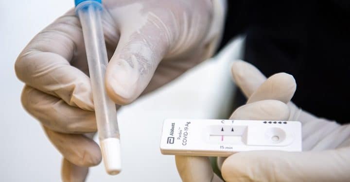 Uruguay habilita el ingreso al país con test de antígenos negativo