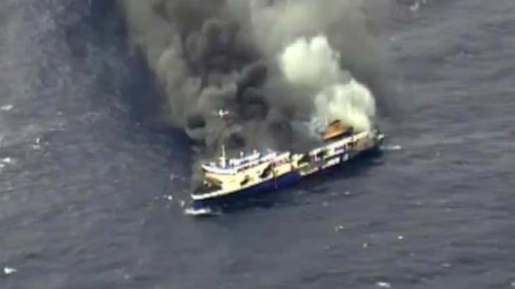 Italia vigilia posible derrame de combustible de ferry incendiado en Grecia