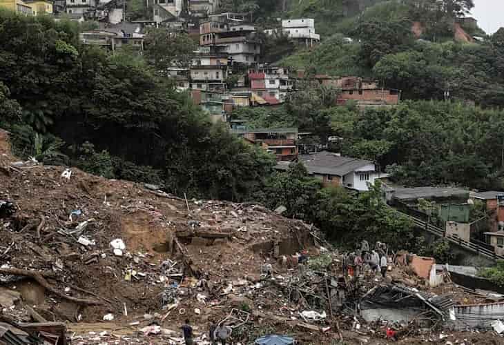 Aumentan a 138 los fallecidos por fuerte temporal en la brasileña Petrópolis