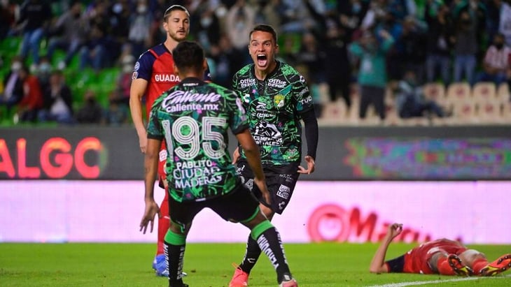 León apaga ilusión de Chivas con triunfo de último minuto