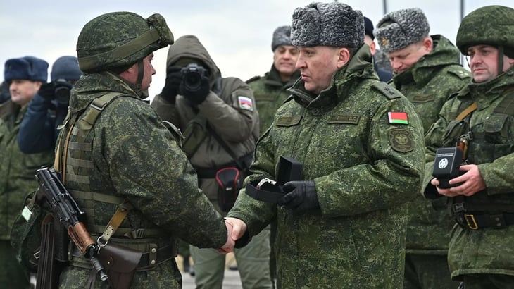 Rusia prolonga su presencia militar en Bielorrusia por tensión en el Donbás