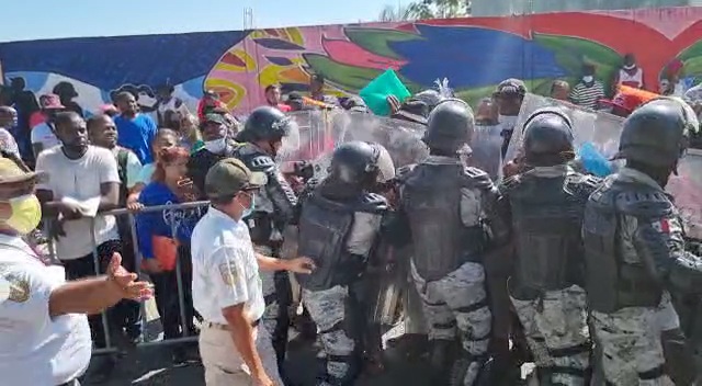 Migrantes de África y Haití confrontan a la Guardia Nacional en sur de México