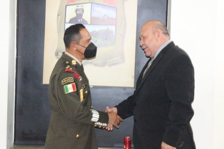 Comandante del 105 Batallón recibe reconocimiento de autoridades de Castaños 