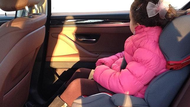 Niños que viajan a bordo de autos, deben tener más protección 