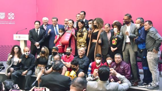 Canelo Álvarez, y otras leyendas buscarán récord Guinness en clase más grande de box
