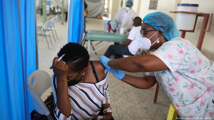 A República Dominicana se le caducan 354,240 vacunas contra la COVID-19