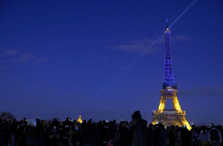 La Torre Eiffel se iluminará con los colores de Ucrania