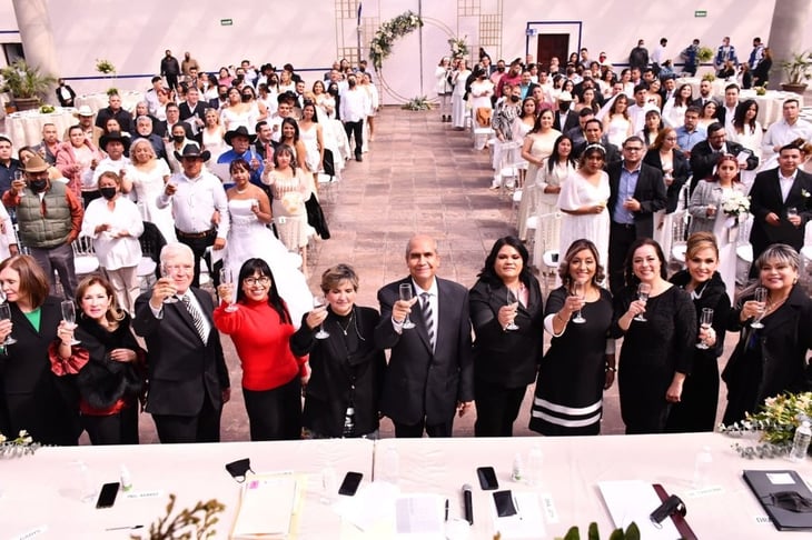 DIF Monclova cumple el sueño de 66 parejas en boda comunitaria