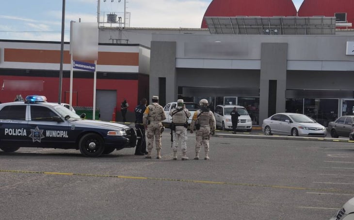 Enfrentamiento a balazos en plaza comercial deja 2 muertos y 4 heridos en Sonora 