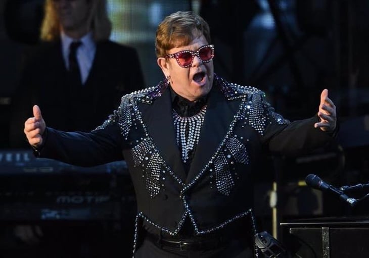 ¡Elton John se solidariza con ucranianos e insulta a Putin durante concierto!