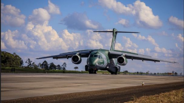 Brasil tiene dos aviones listos para retirar suramericanos en Ucrania