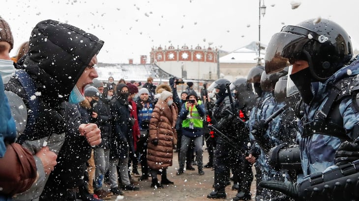 Más de 5,000 detenidos en Rusia en protestas contra la guerra