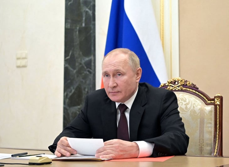 Putin se compromete con Macron a respetar a los civiles en Ucrania