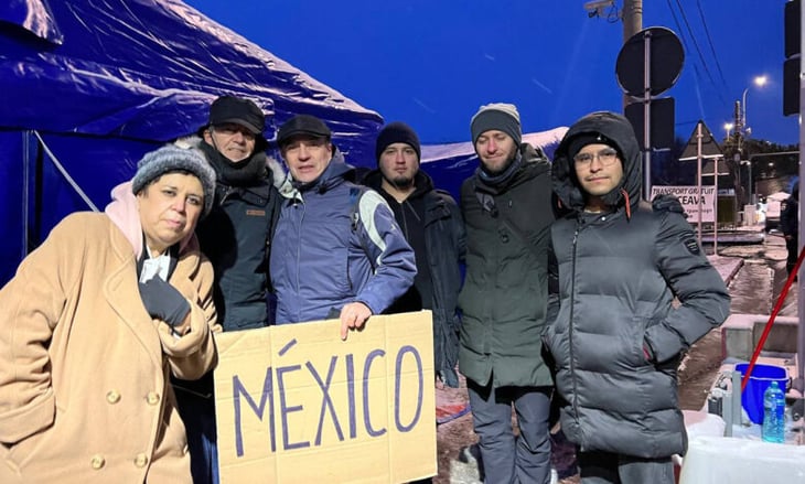 Grupo de mexicanos ya está Rumania para regresar: AMLO